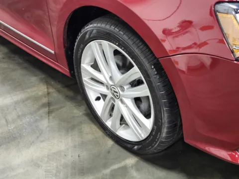More photos of 2017 Volkswagen Jetta 1.8T SEL at Auto Boutique Ohio, OH