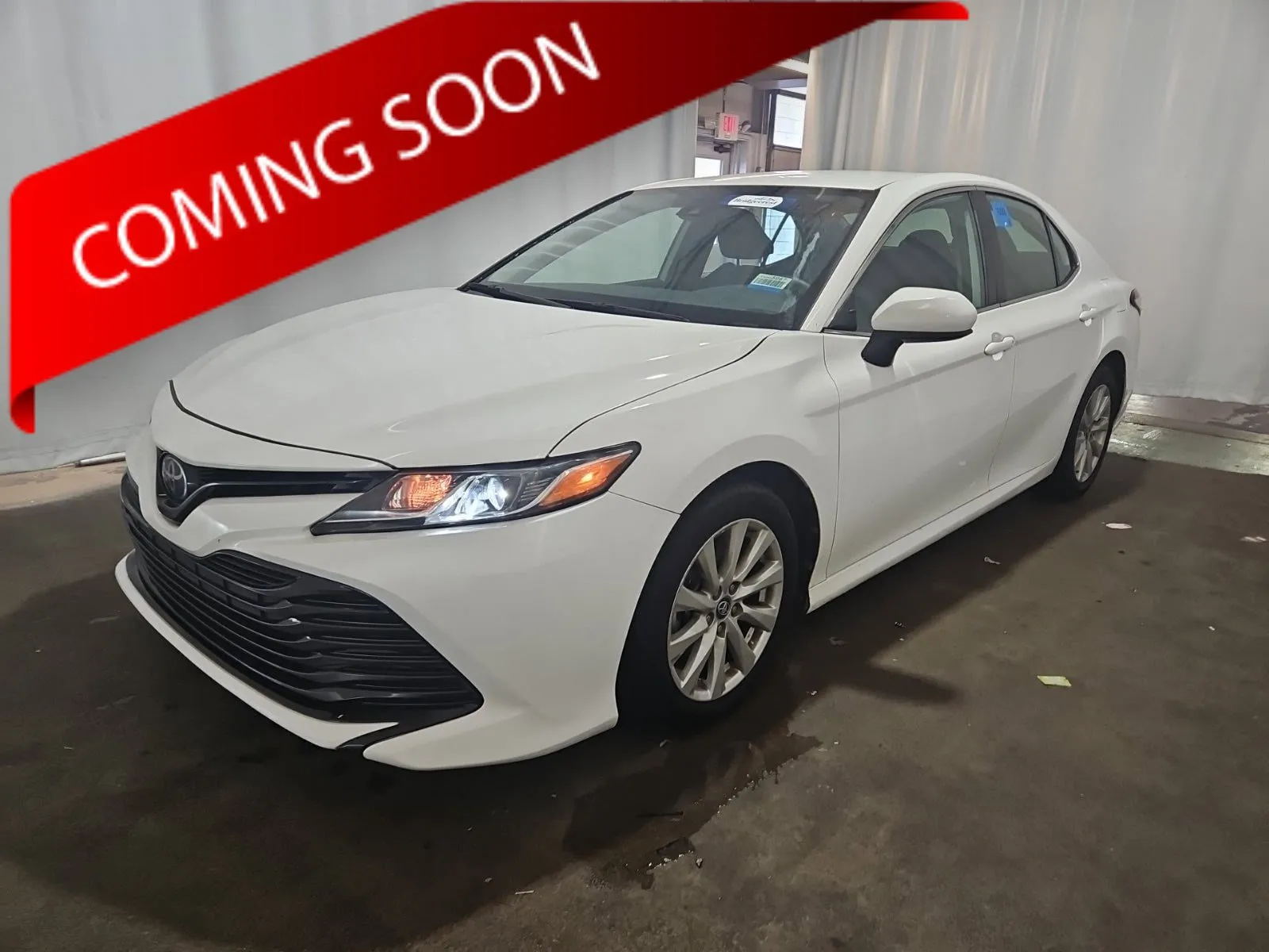 White 2020 Toyota Camry LE for sale in Columbus, OH