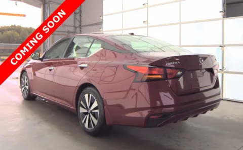 More photos of 2022 Nissan Altima 2.5 SV at Auto Boutique Ohio, OH