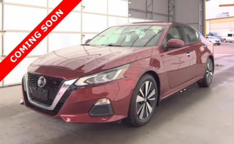 Red 2022 Nissan Altima 2.5 SV for sale in Columbus, OH