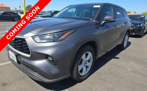 Gray 2023 Toyota Highlander LE for sale in Columbus, OH