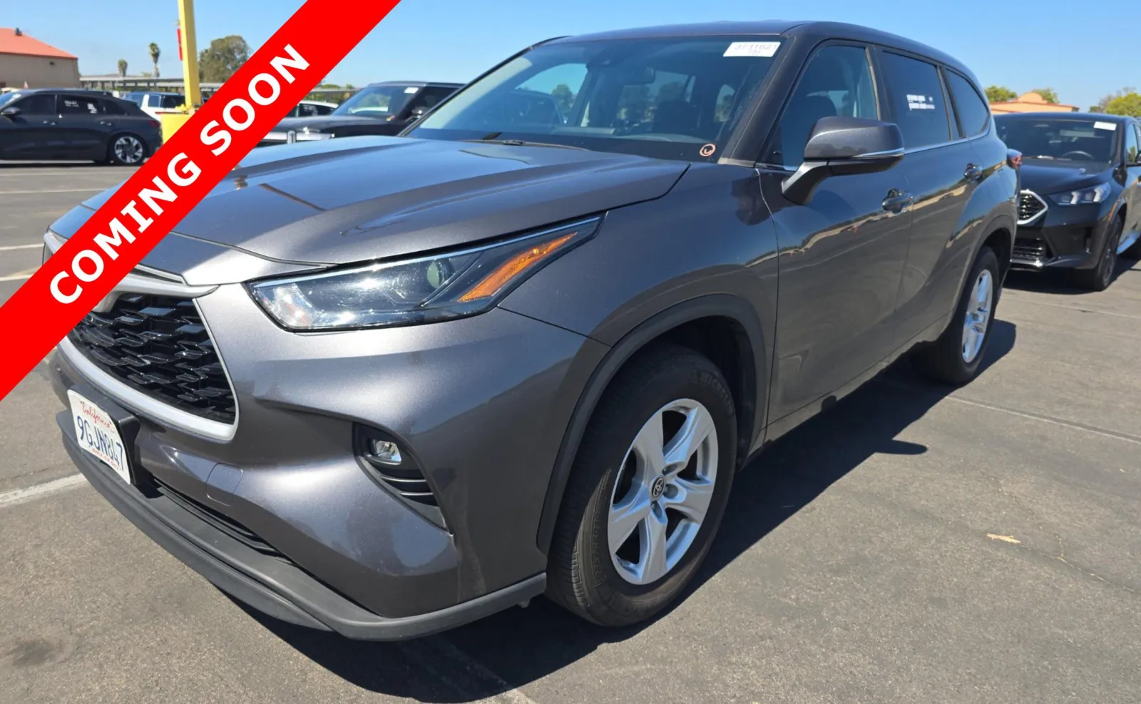 Gray 2023 Toyota Highlander LE for sale in Columbus, OH
