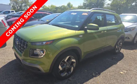 Green 2021 Hyundai Venue SEL for sale in Columbus, OH