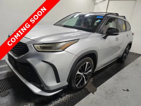 Silver 2021 Toyota Highlander XSE for sale in Columbus, OH