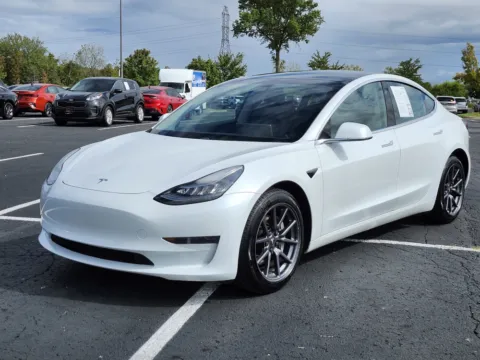 More photos of 2020 Tesla Model 3 Standard Range at Auto Boutique Ohio, OH