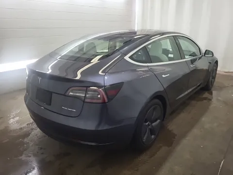 More photos of 2019 Tesla Model 3 Long Range at Auto Boutique Ohio, OH