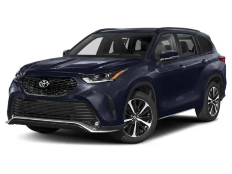 Gray 2022 Toyota Highlander XLE for sale in Columbus, OH