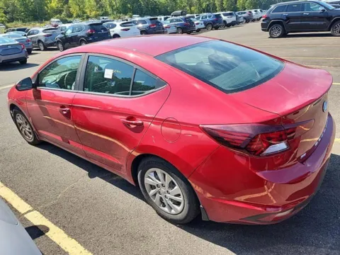 More photos of 2020 Hyundai Elantra SE at Auto Boutique Ohio, OH