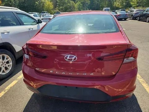 More photos of 2020 Hyundai Elantra SE at Auto Boutique Ohio, OH