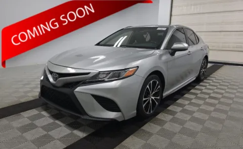 Silver 2018 Toyota Camry SE for sale in Columbus, OH