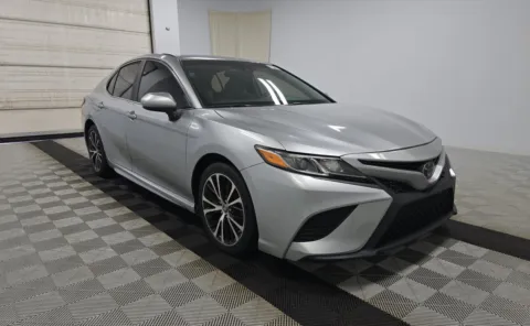 Another view of 2018 Toyota Camry SE for sale in Columbus, OH at Auto Boutique Ohio