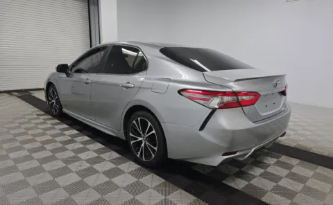 More photos of 2018 Toyota Camry SE at Auto Boutique Ohio, OH