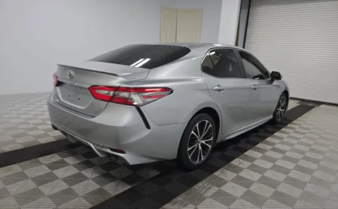 More photos of 2018 Toyota Camry SE at Auto Boutique Ohio, OH