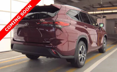 More photos of 2021 Toyota Highlander XLE at Auto Boutique Ohio, OH