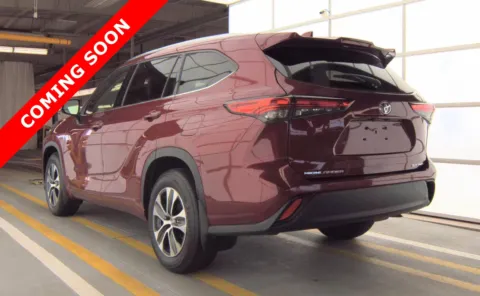 More photos of 2021 Toyota Highlander XLE at Auto Boutique Ohio, OH