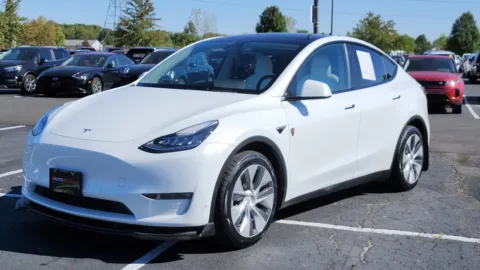 More photos of 2022 Tesla Model Y Long Range at Auto Boutique Ohio, OH