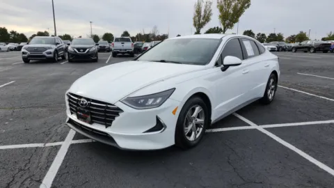 More photos of 2021 Hyundai Sonata SE at Auto Boutique Ohio, OH