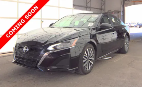 Black 2024 Nissan Altima 2.5 SV for sale in Columbus, OH