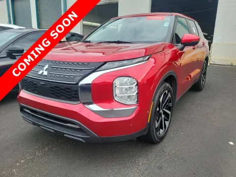 Red 2022 Mitsubishi Outlander ES for sale in Columbus, OH