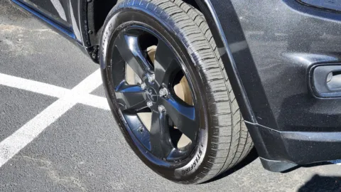 More photos of 2015 Jeep Grand Cherokee Altitude at Auto Boutique Ohio, OH