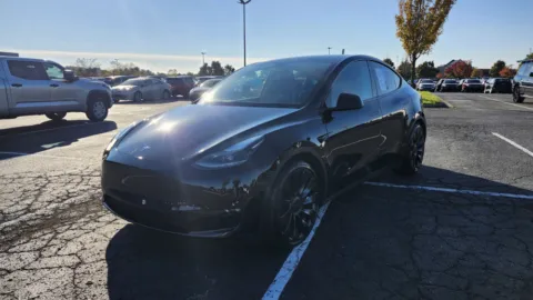 More photos of 2022 Tesla Model Y Performance at Auto Boutique Ohio, OH