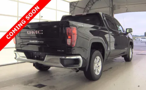 More photos of 2022 GMC Sierra 1500 SLE at Auto Boutique Ohio, OH