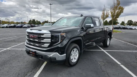 More photos of 2022 GMC Sierra 1500 SLE at Auto Boutique Ohio, OH