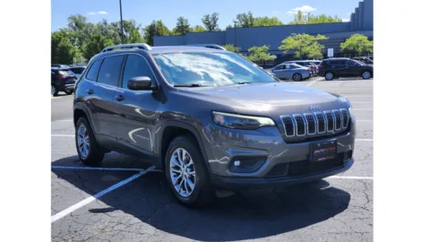 Gray 2019 Jeep Cherokee Latitude Plus for sale in Columbus, OH