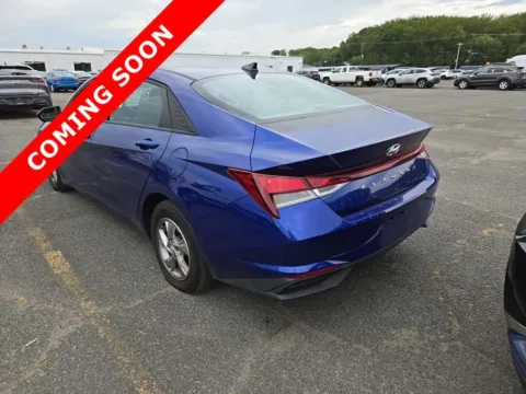 More photos of 2021 Hyundai Elantra SE at Auto Boutique Ohio, OH