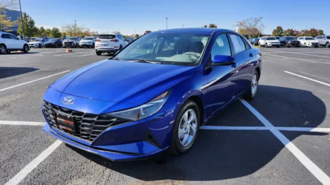 More photos of 2021 Hyundai Elantra SE at Auto Boutique Ohio, OH