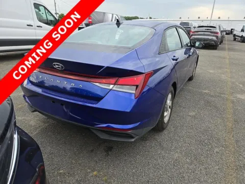 More photos of 2021 Hyundai Elantra SE at Auto Boutique Ohio, OH