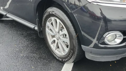 More photos of 2015 Nissan Pathfinder SV at Auto Boutique Ohio, OH