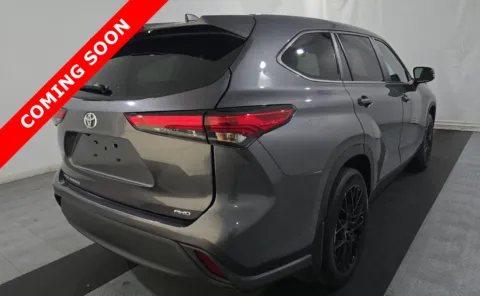 Another view of 2023 Toyota Highlander LE for sale in Columbus, OH at Auto Boutique Ohio