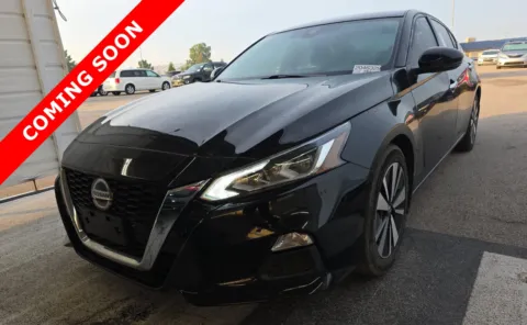 Black 2022 Nissan Altima 2.5 SV for sale in Columbus, OH