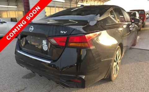 More photos of 2022 Nissan Altima 2.5 SV at Auto Boutique Ohio, OH