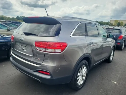 More photos of 2016 Kia Sorento LX at Auto Boutique Ohio, OH