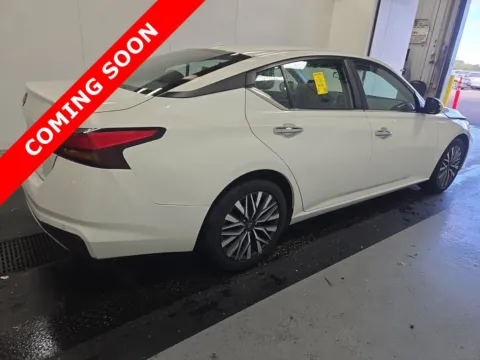 More photos of 2023 Nissan Altima 2.5 SV at Auto Boutique Ohio, OH