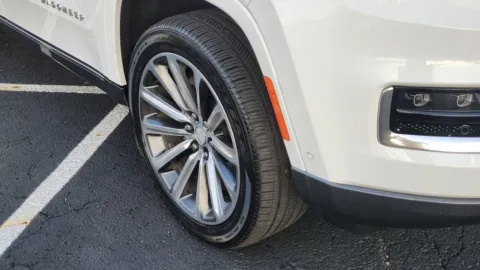 More photos of 2022 Jeep Grand Wagoneer Series I at Auto Boutique Ohio, OH