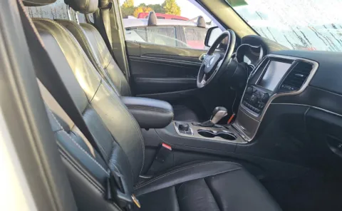 More photos of 2016 Jeep Grand Cherokee Limited at Auto Boutique Ohio, OH