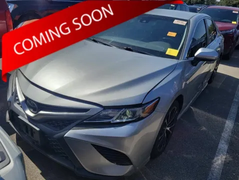 Silver 2018 Toyota Camry SE for sale in Columbus, OH