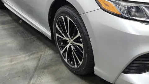 More photos of 2018 Toyota Camry SE at Auto Boutique Ohio, OH
