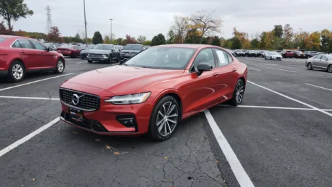More photos of 2021 Volvo S60 Momentum at Auto Boutique Ohio, OH