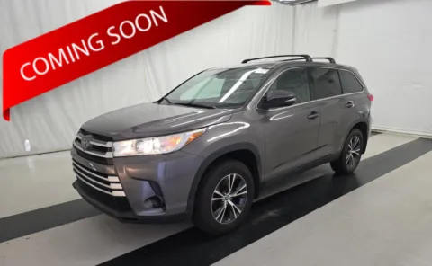 Gray 2019 Toyota Highlander LE for sale in Columbus, OH