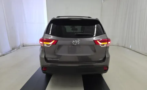 More photos of 2019 Toyota Highlander LE at Auto Boutique Ohio, OH
