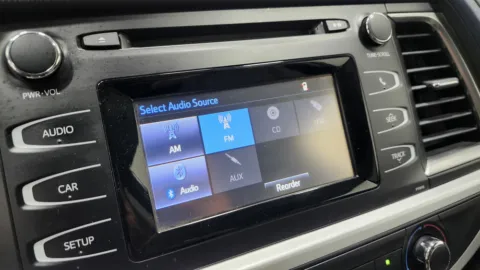 More photos of 2019 Toyota Highlander LE at Auto Boutique Ohio, OH