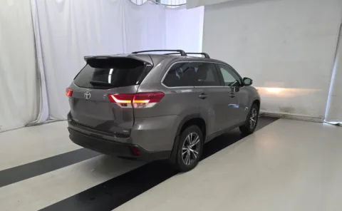 More photos of 2019 Toyota Highlander LE at Auto Boutique Ohio, OH
