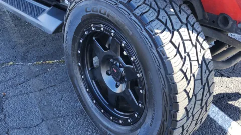 More photos of 2018 Jeep Wrangler Unlimited Sahara at Auto Boutique Ohio, OH