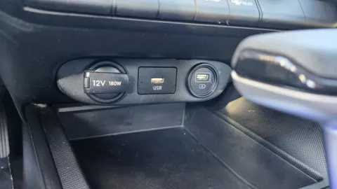 More photos of 2022 Hyundai Elantra SE at Auto Boutique Ohio, OH