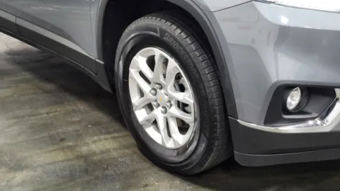 More photos of 2021 Chevrolet Traverse LT Cloth at Auto Boutique Ohio, OH