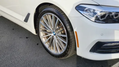 More photos of 2018 BMW 5 Series 530i xDrive at Auto Boutique Ohio, OH
